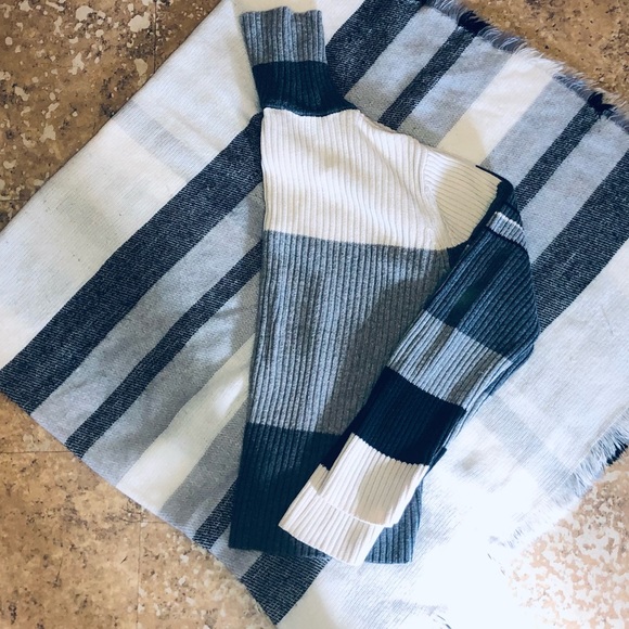 Striped Turtleneck - Picture 2 of 4